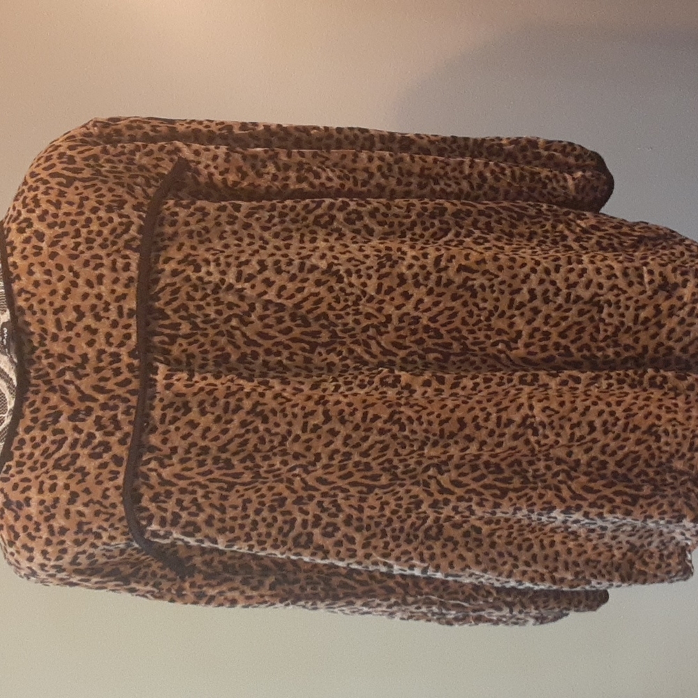 Gorgeous Animal Print Top by Ava Christine 🍭 - Picture 3 of 5